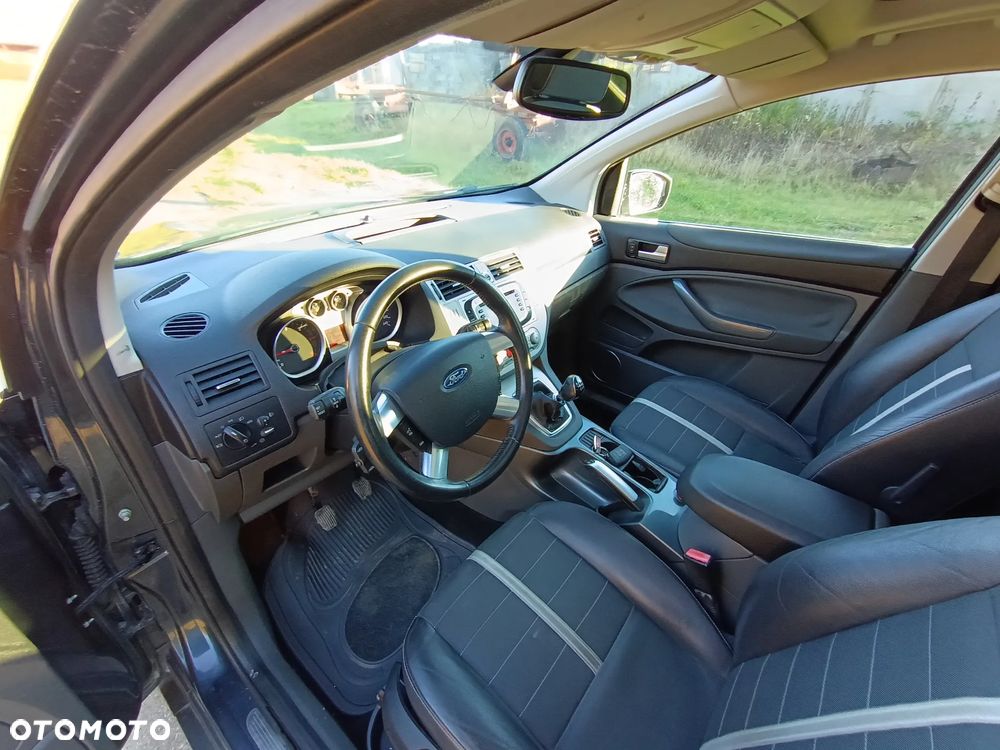 Ford Kuga 2.0 TDCi 4x4 Titanium - 29