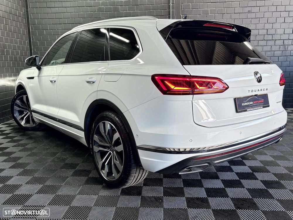 VW Touareg 3.0 V6 e-Hybrid 4Motion Aut. Elegance - 4