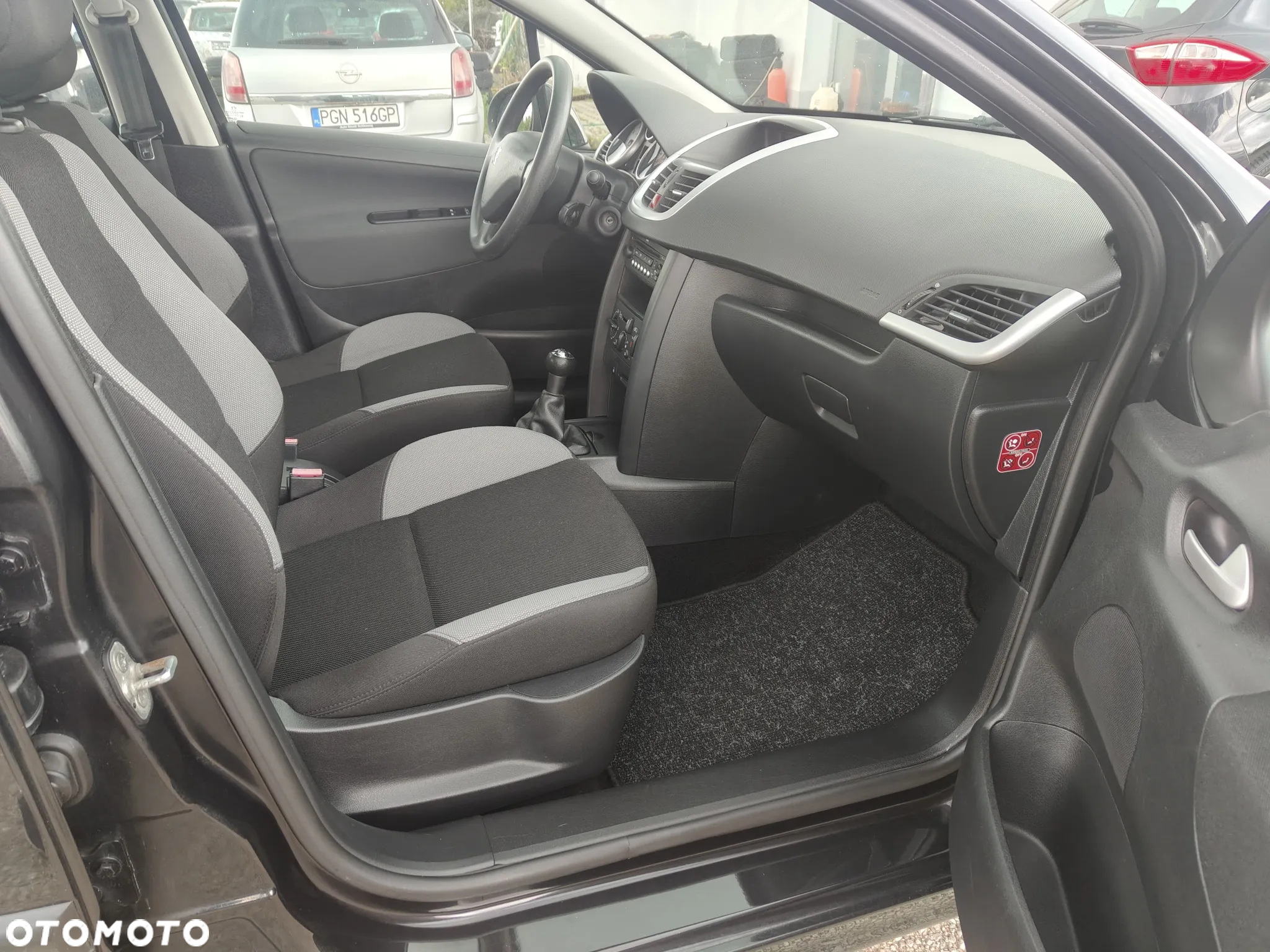 Peugeot 207 75 Urban Move - 14