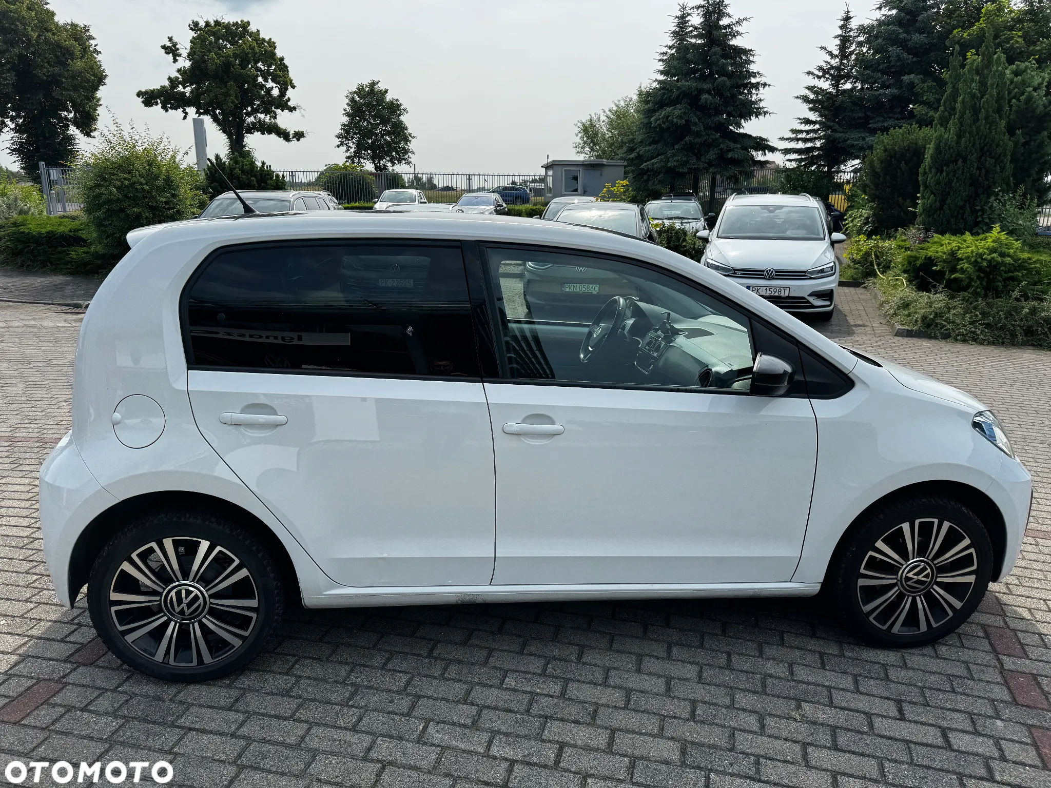 Volkswagen up! 1.0 Black Style - 4