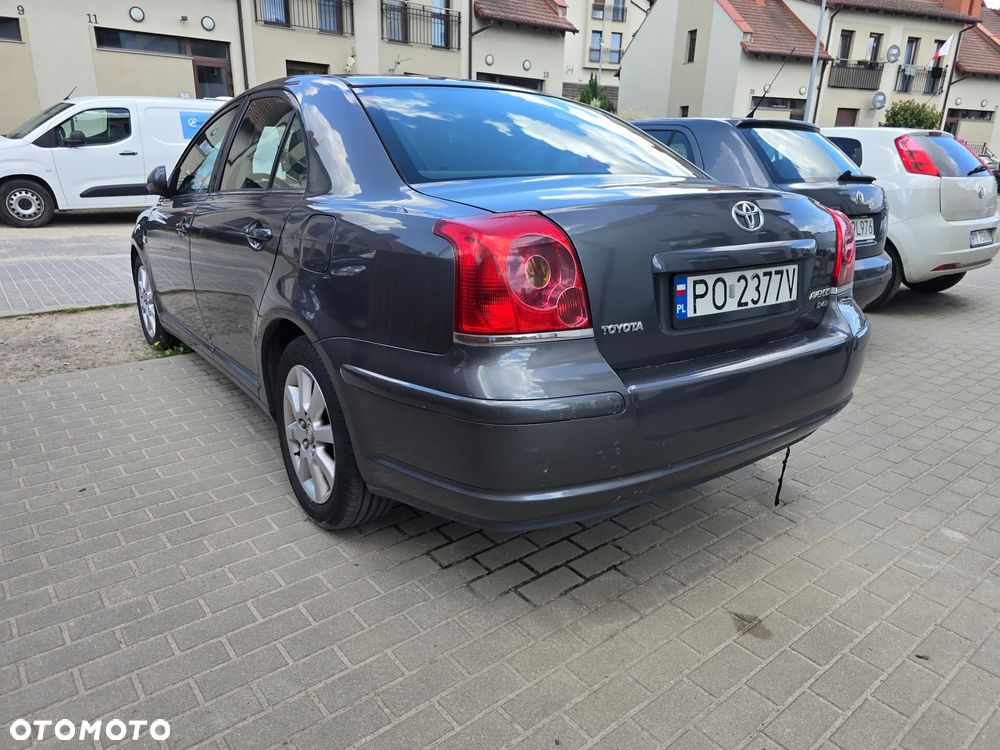 Toyota Avensis 2.2 D-4D Sol - 4