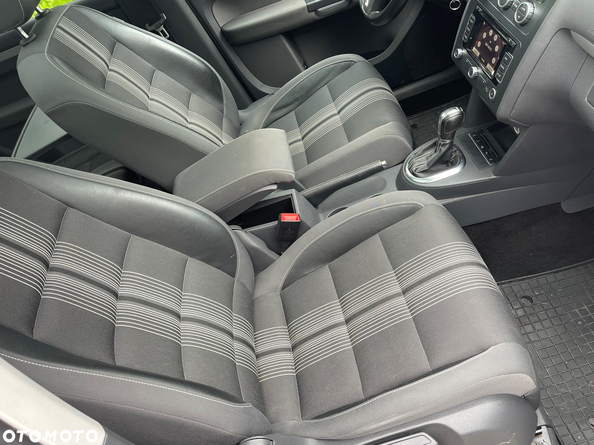 Volkswagen Touran 2.0 TDI DPF Highline DSG - 13