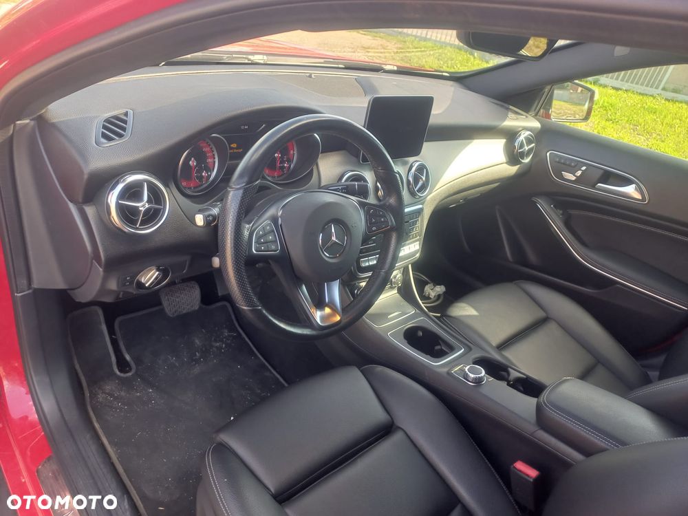 Mercedes-Benz GLA 250 4Matic 7G-DCT Style - 10