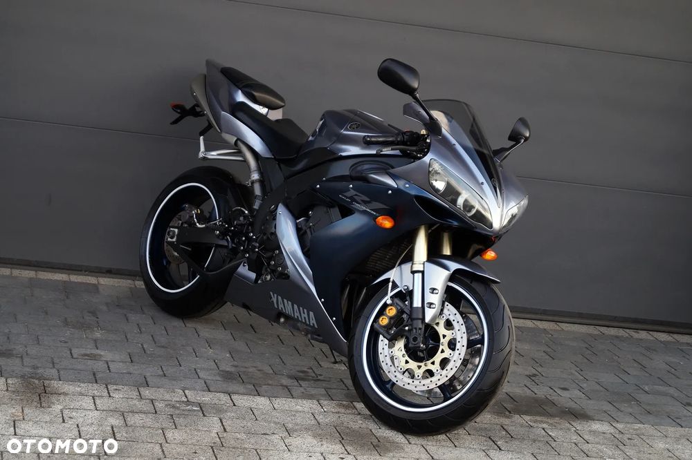 Yamaha R1 - 1