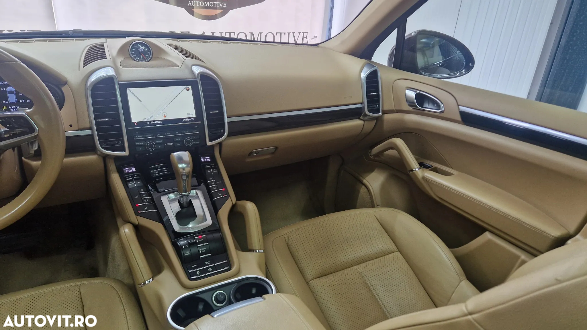 Porsche Cayenne - 23