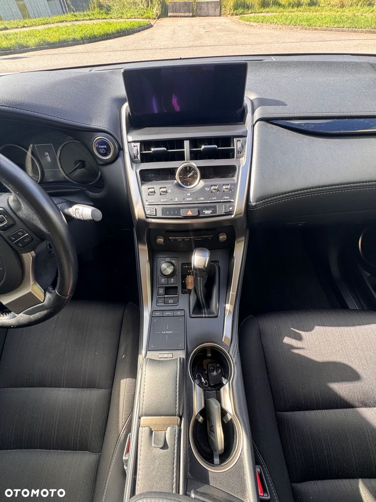 Lexus NX 300h Elegance AWD - 29