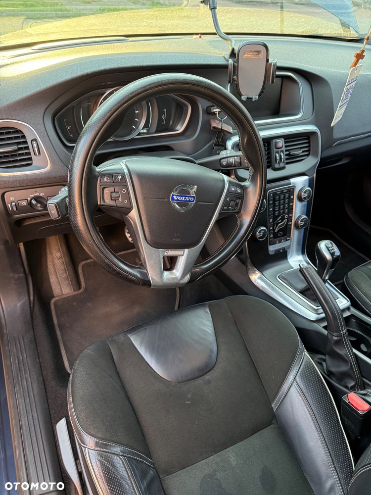 Volvo V40 D4 R-Design - 4