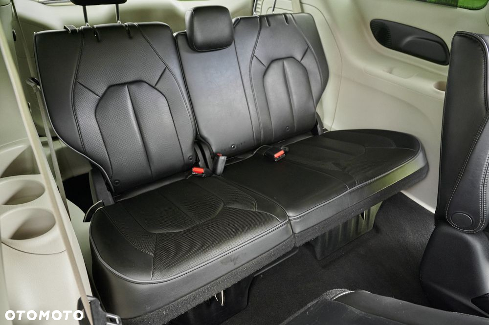 Chrysler Pacifica - 28