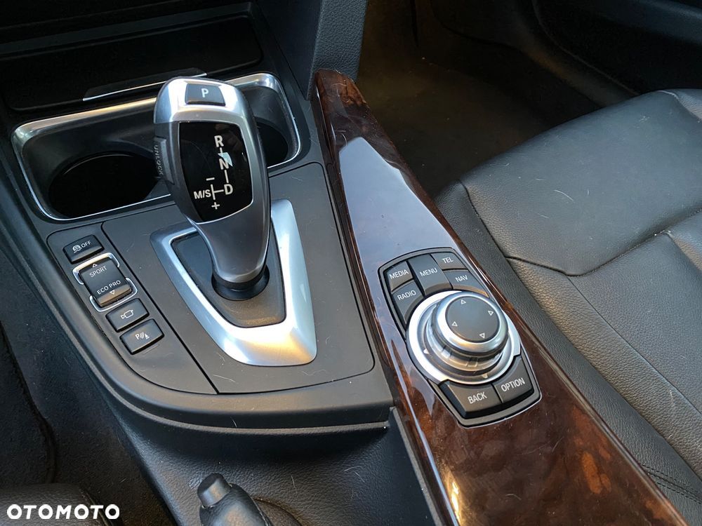 BMW Seria 3 335i Luxury Line - 13