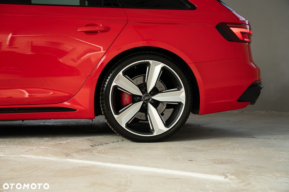 Audi RS4 Avant - 10