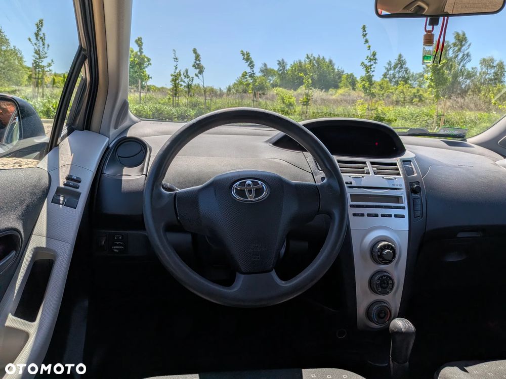 Toyota Yaris 1.0 Luna A/C - 29