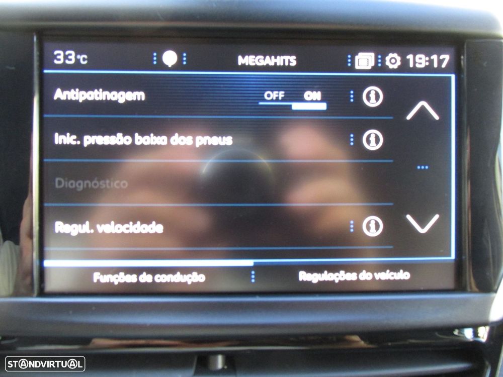 Peugeot 2008 1.2 PureTech Signature - 28