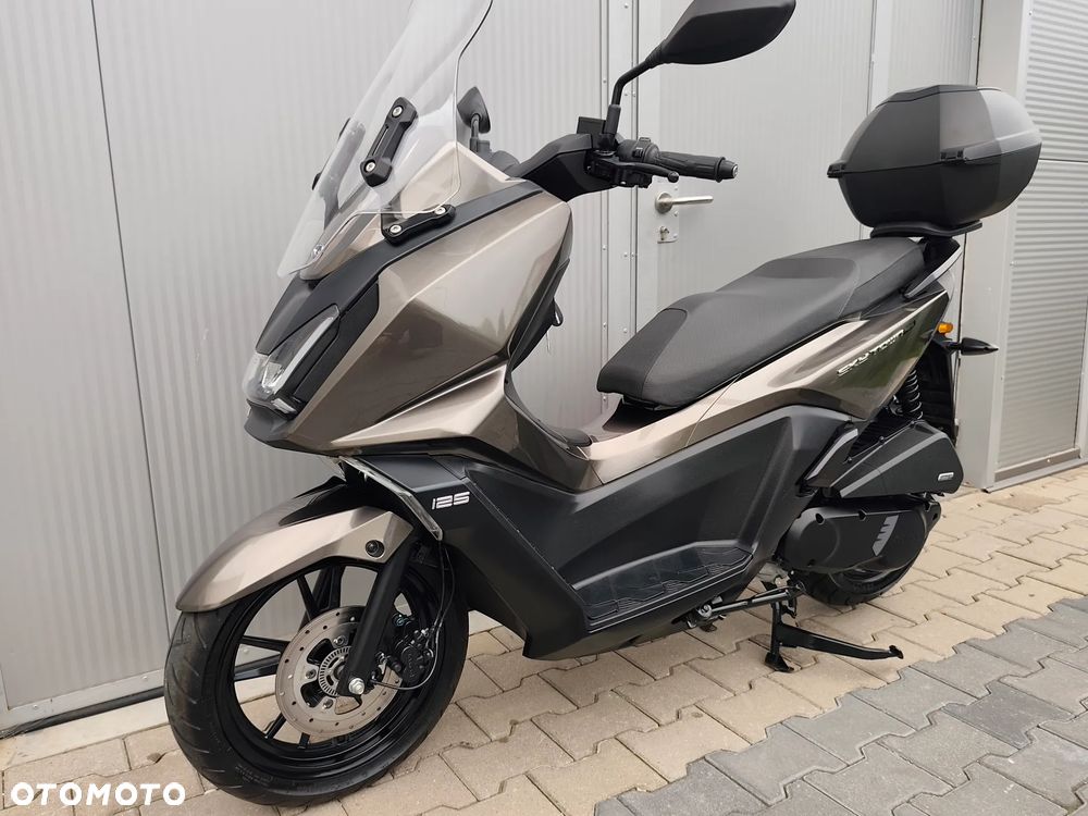 Kymco Skytown - 3