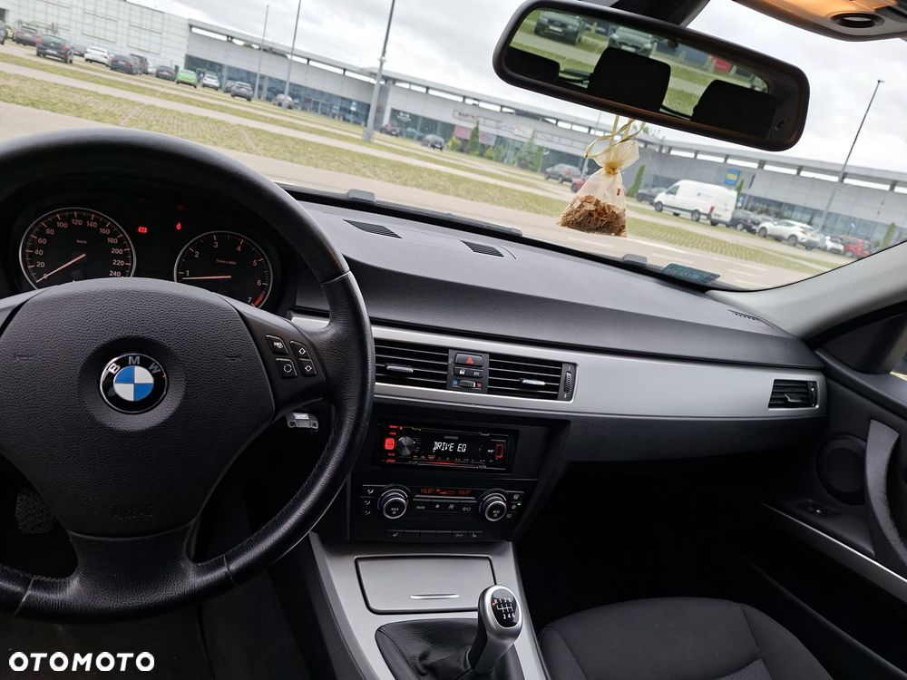 BMW Seria 3 318i - 10
