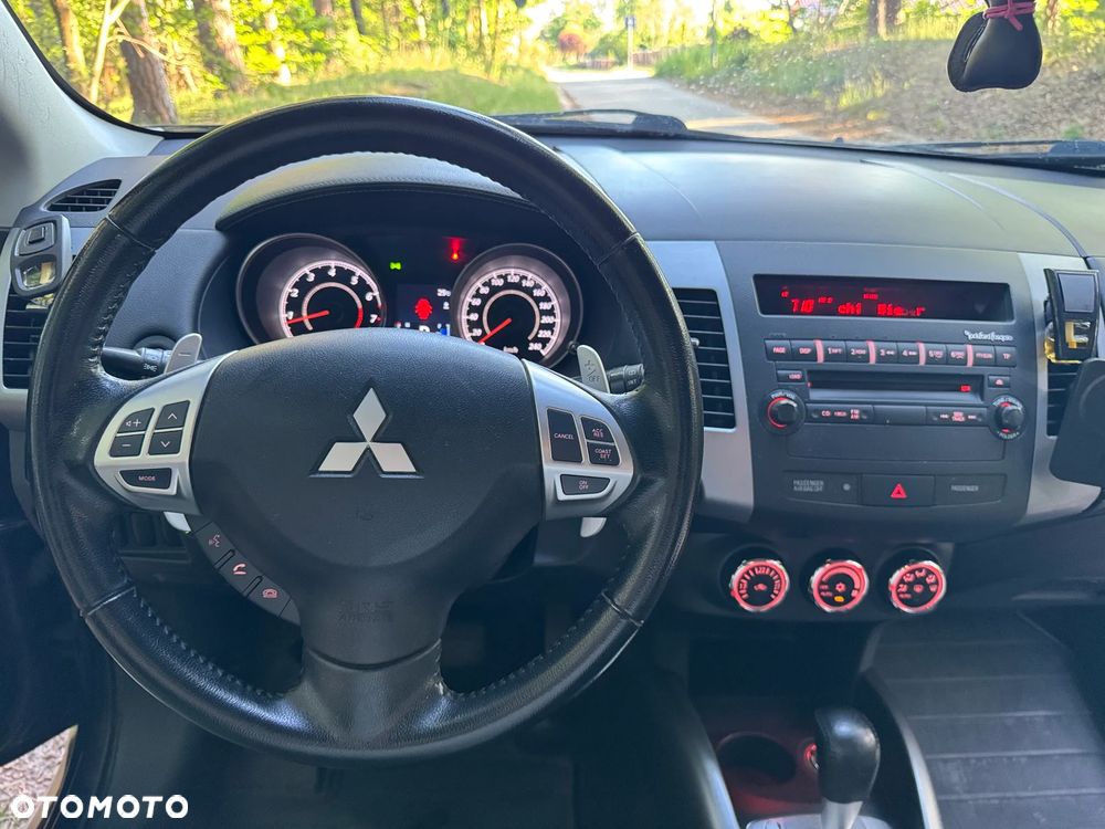 Mitsubishi Outlander 2.4 4WD CVT Intense - 23