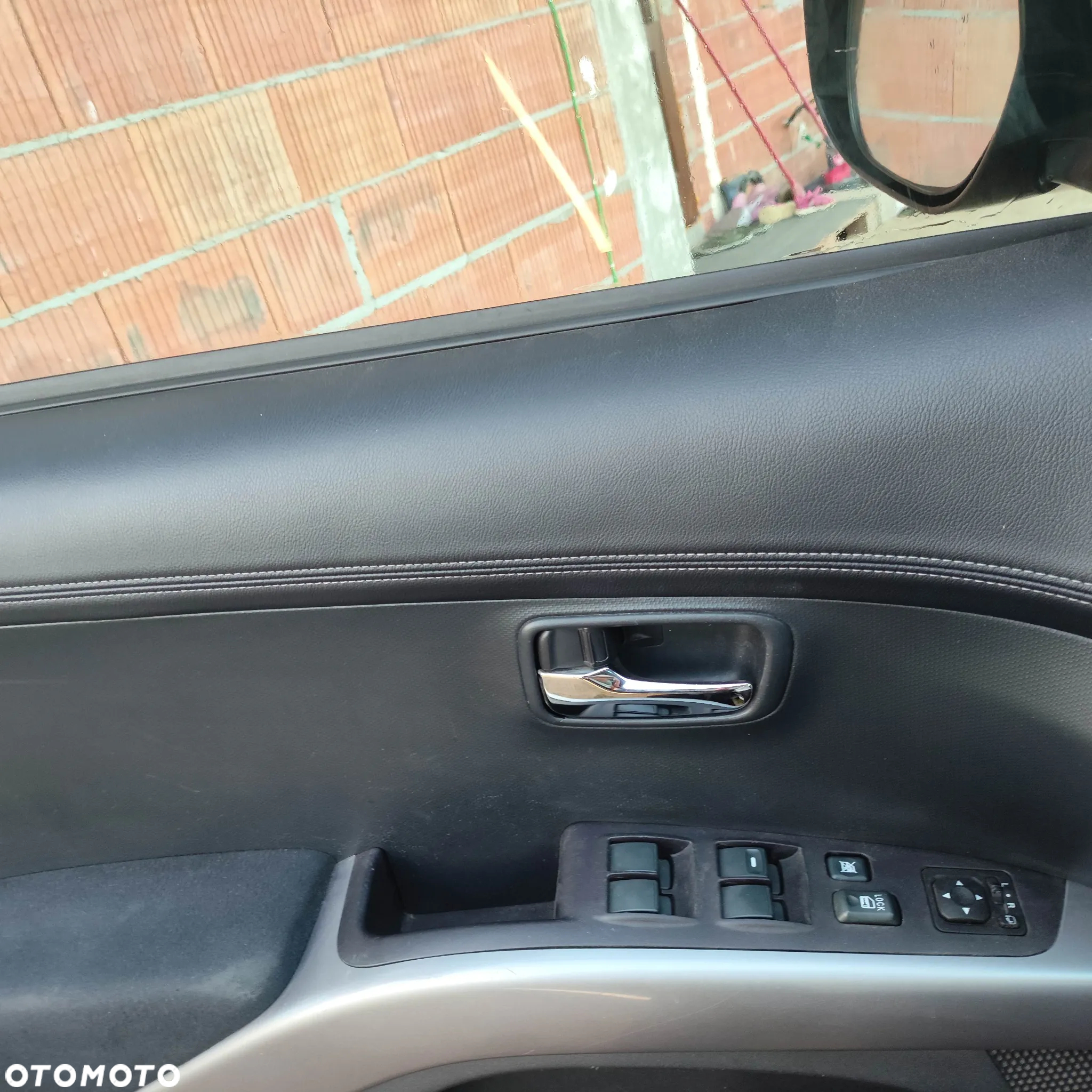 Mitsubishi Outlander 2.0 Intense + NAVI 2WD EU5 - 12