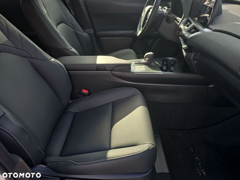 Lexus UX 300h F Sport Design - 9