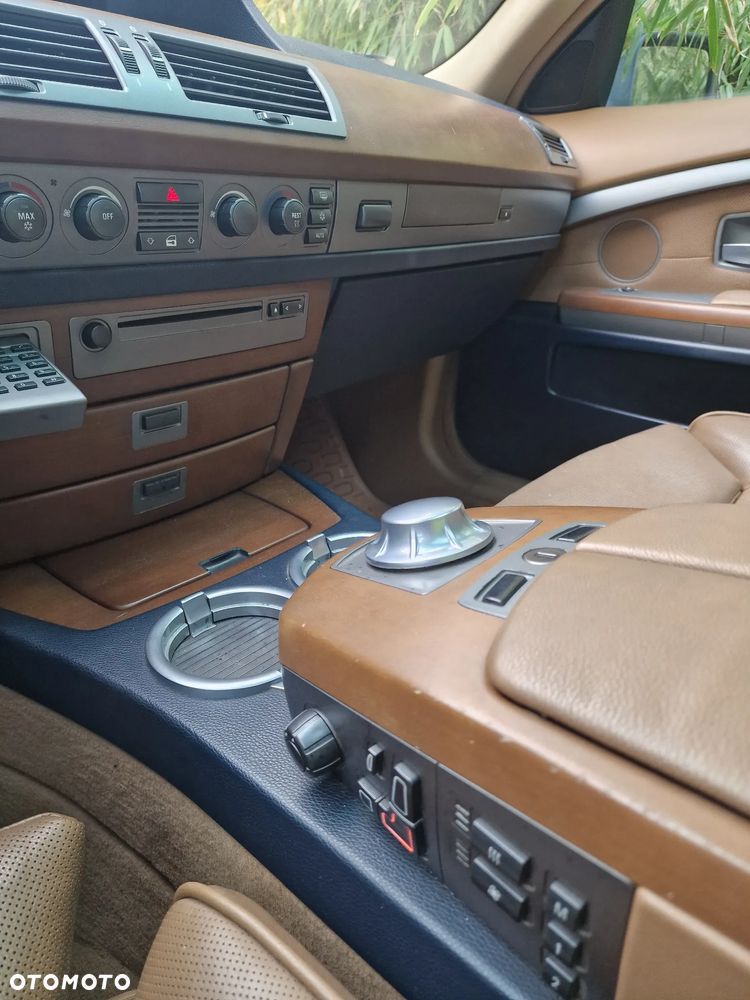 BMW Seria 7 745i - 7