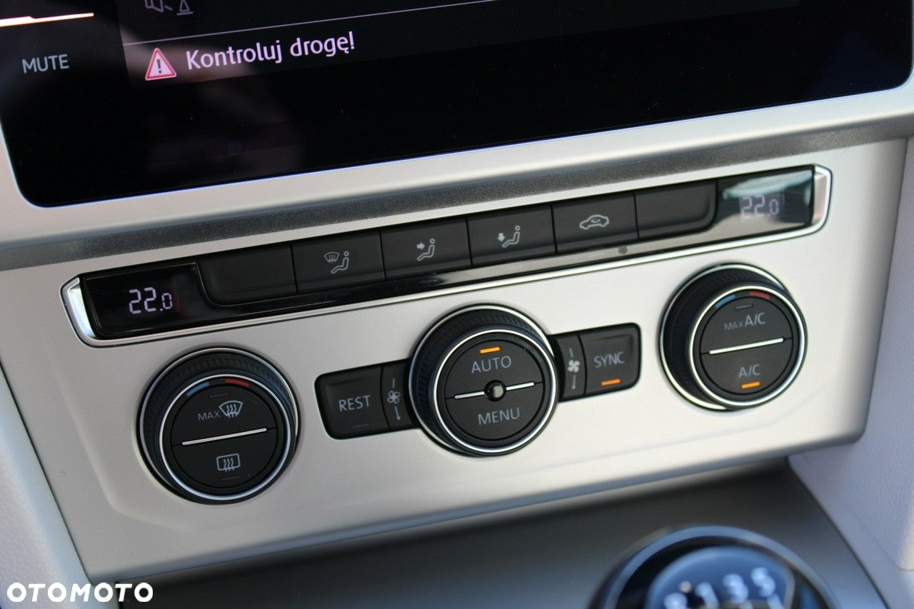 Volkswagen Passat - 22