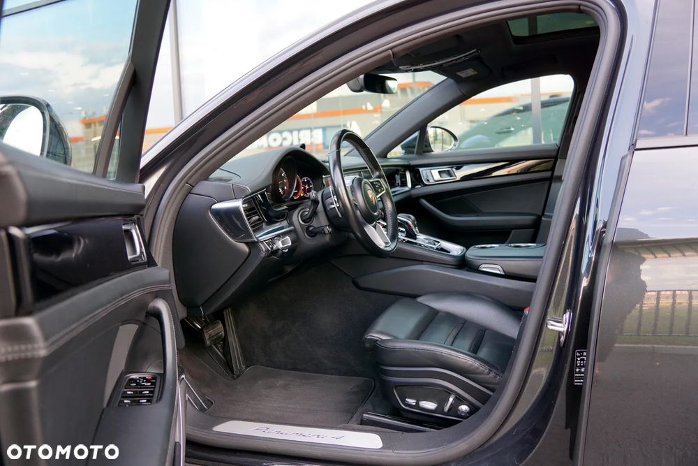 Porsche Panamera 4 - 12
