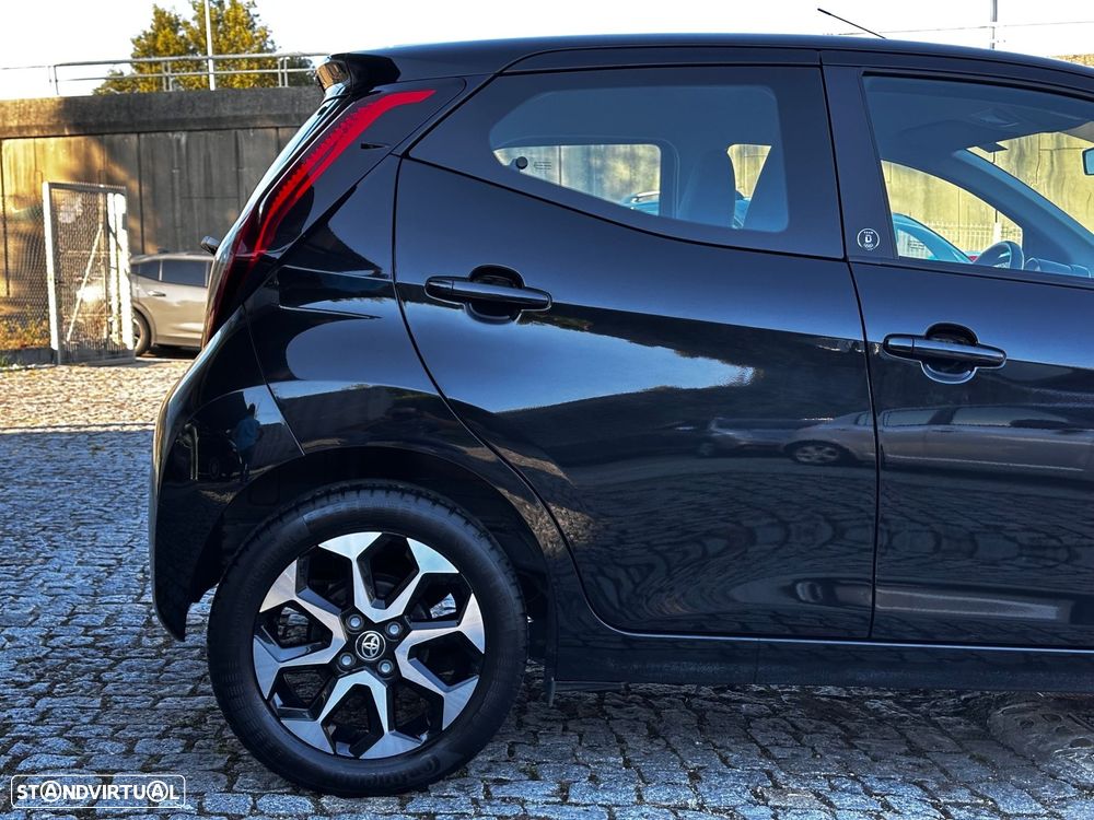 Toyota Aygo 1.0 X-Clusiv Black - 8