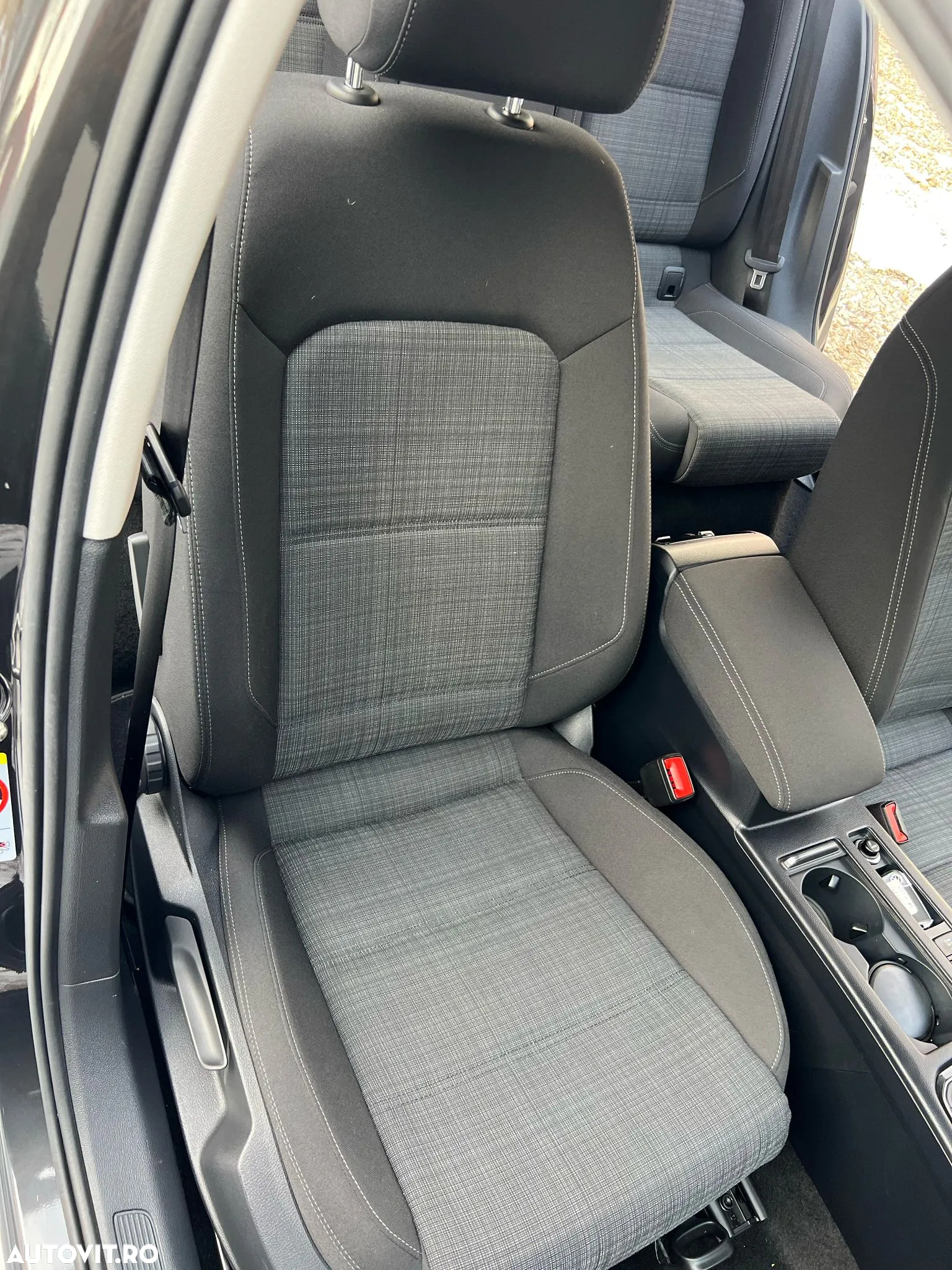 Volkswagen Passat Variant 2.0 TDI SCR DSG Business - 12