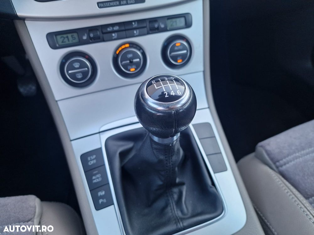 Volkswagen Passat 2.0 TDI DPF Highline - 9