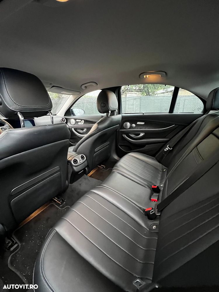 Mercedes-Benz E 200 4MATIC Aut. - 9