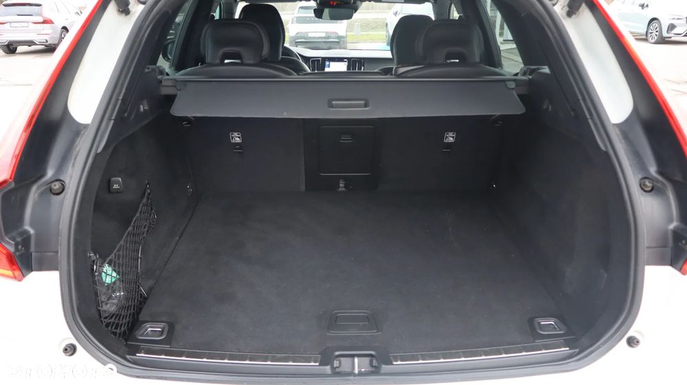 Volvo XC 60 B5 B AWD R-Design - 16