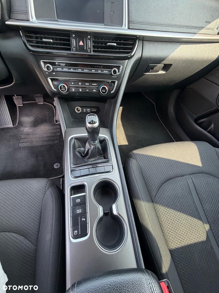 Kia Optima 2.0 M - 17