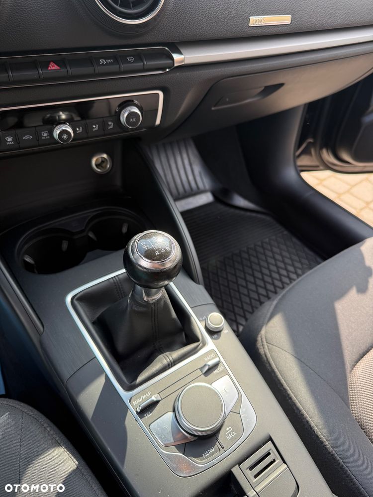 Audi A3 Limousine 30 TDI design - 15