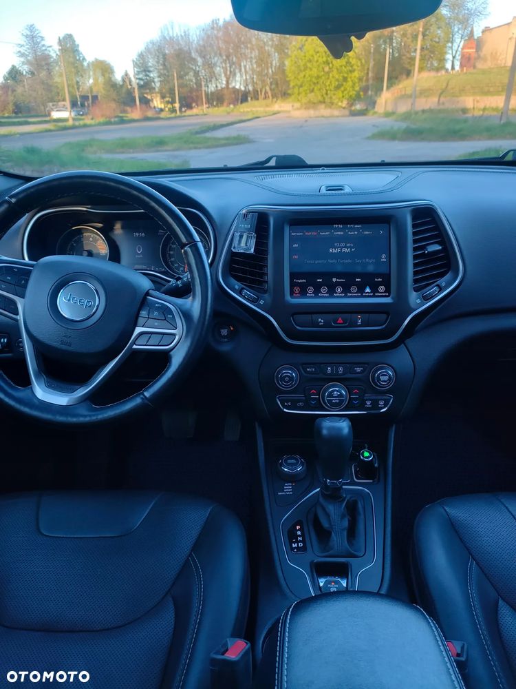 Jeep Cherokee - 13