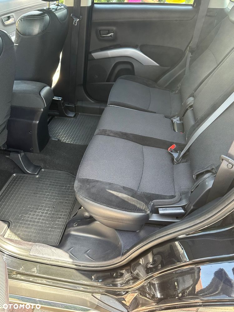 Mitsubishi Outlander 2.0 DID Intense + - 19