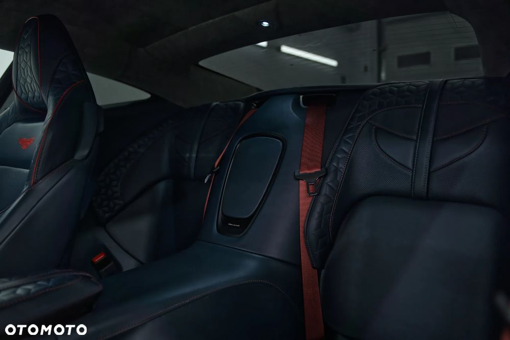 Aston Martin DBS Superleggera - 15