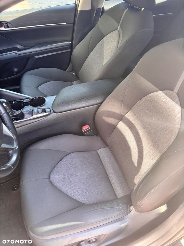 Toyota Camry 2.5 Hybrid Comfort CVT - 12