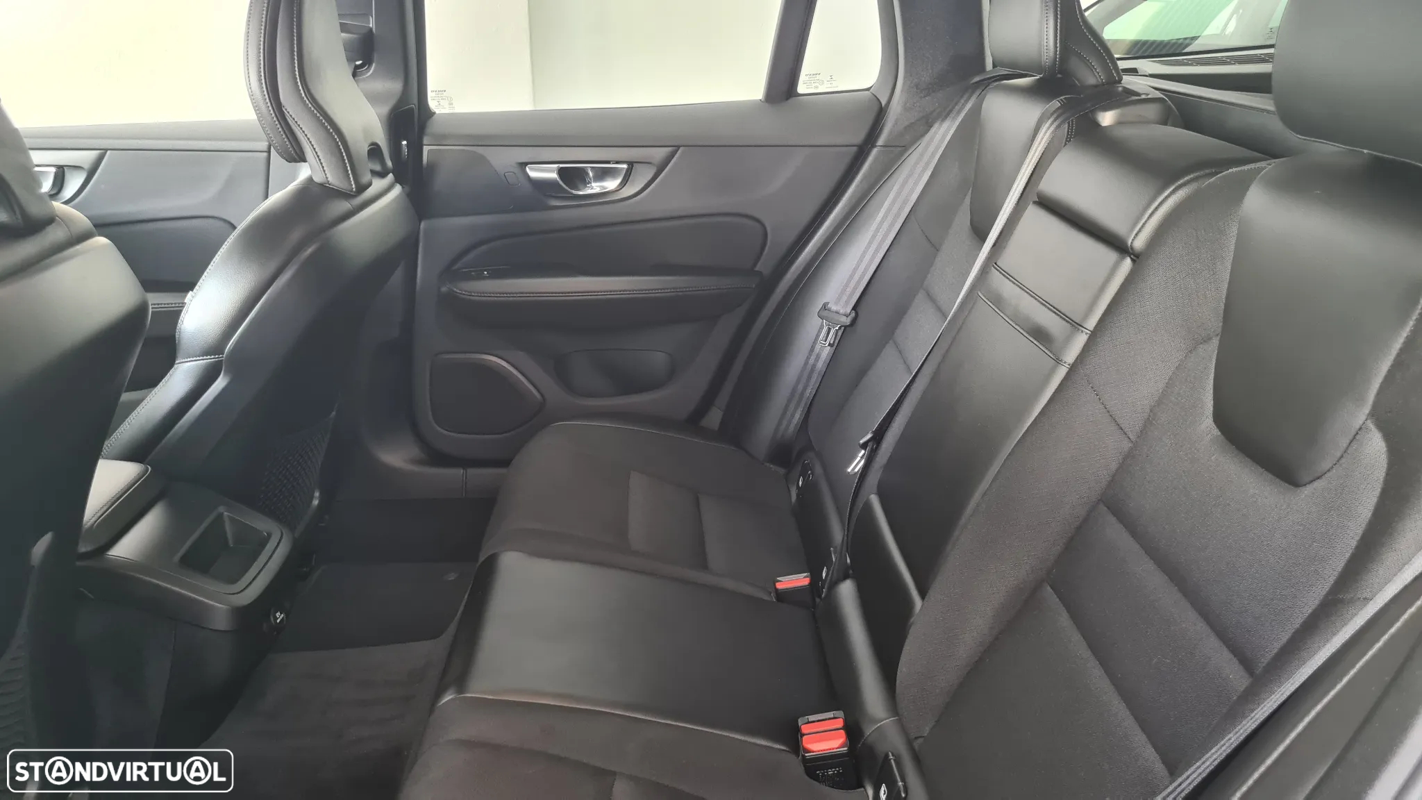 Volvo V60 2.0 D3 Momentum - 19