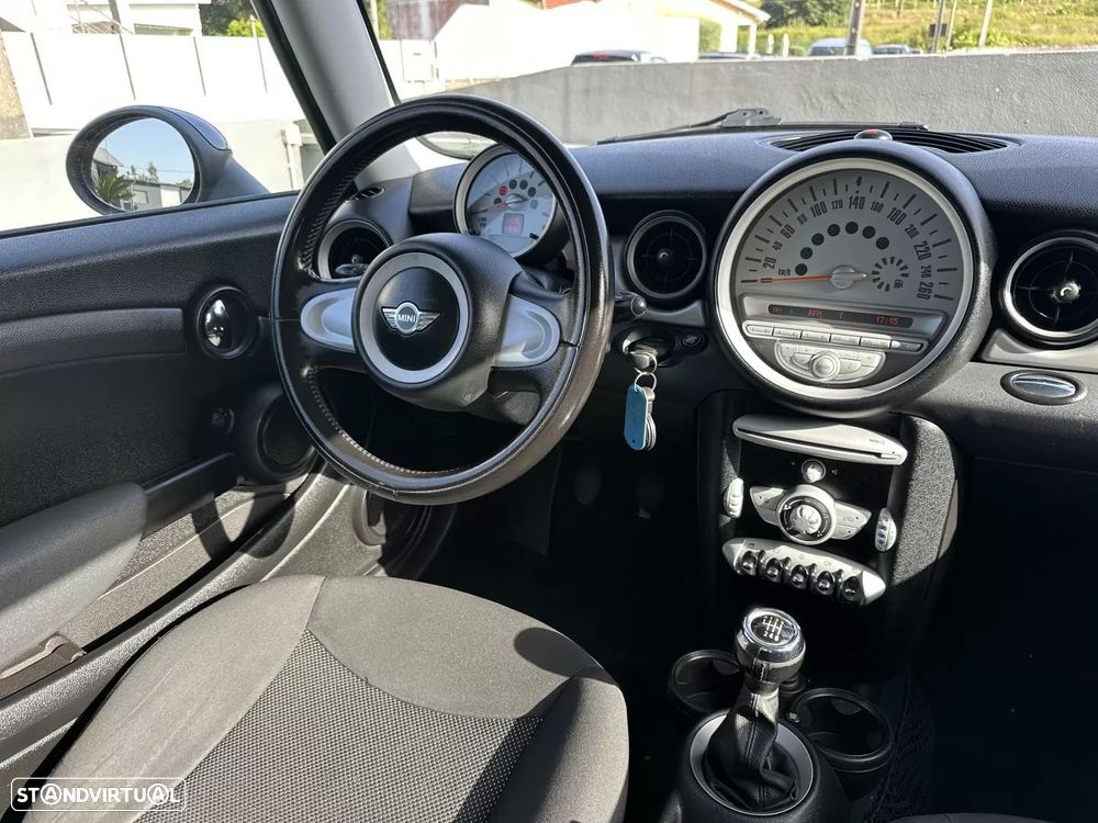 MINI 3 Portas One 1.4 - 27