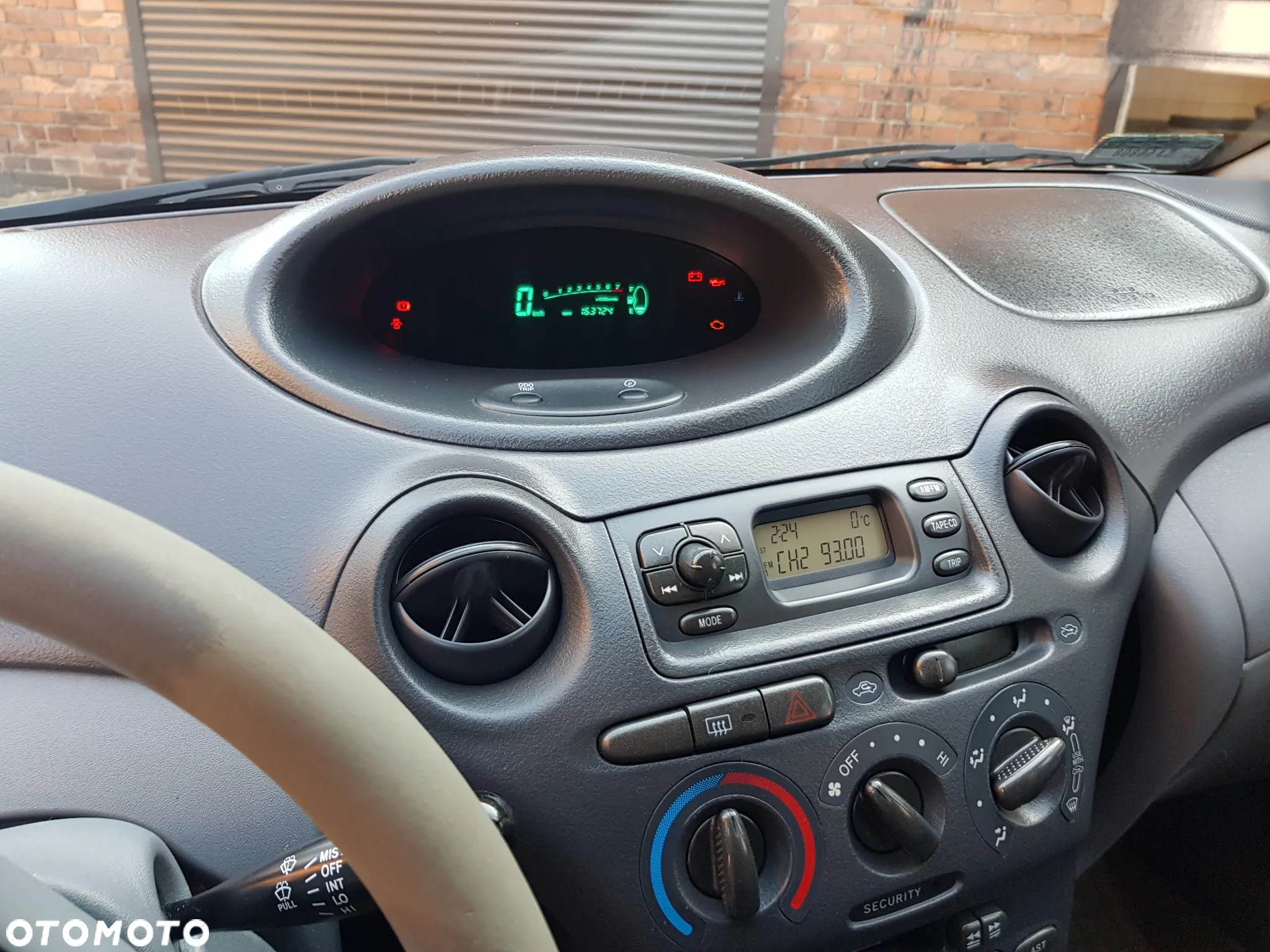 Toyota Yaris 1.0 Base - 12