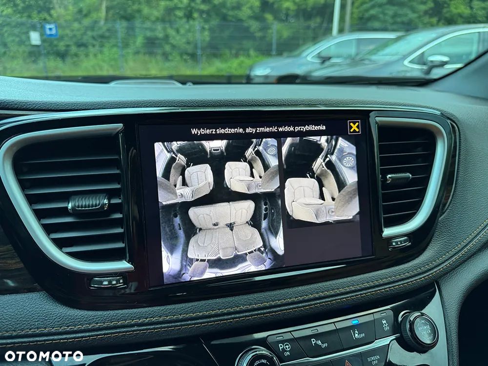 Chrysler Pacifica - 24