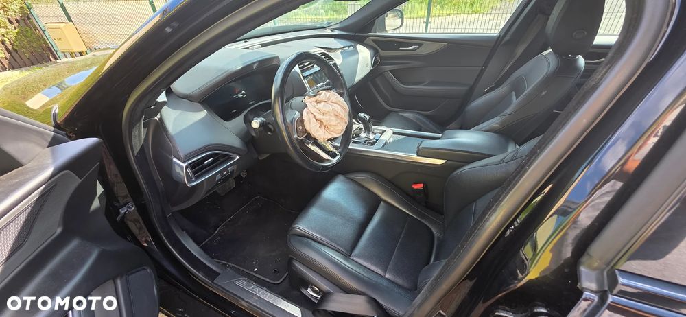 Jaguar XE 2.0 P300 AWD R-Dynamic Black - 12