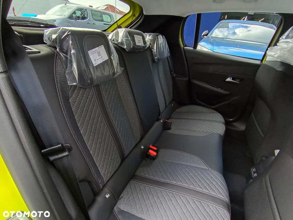 Peugeot 208 - 23