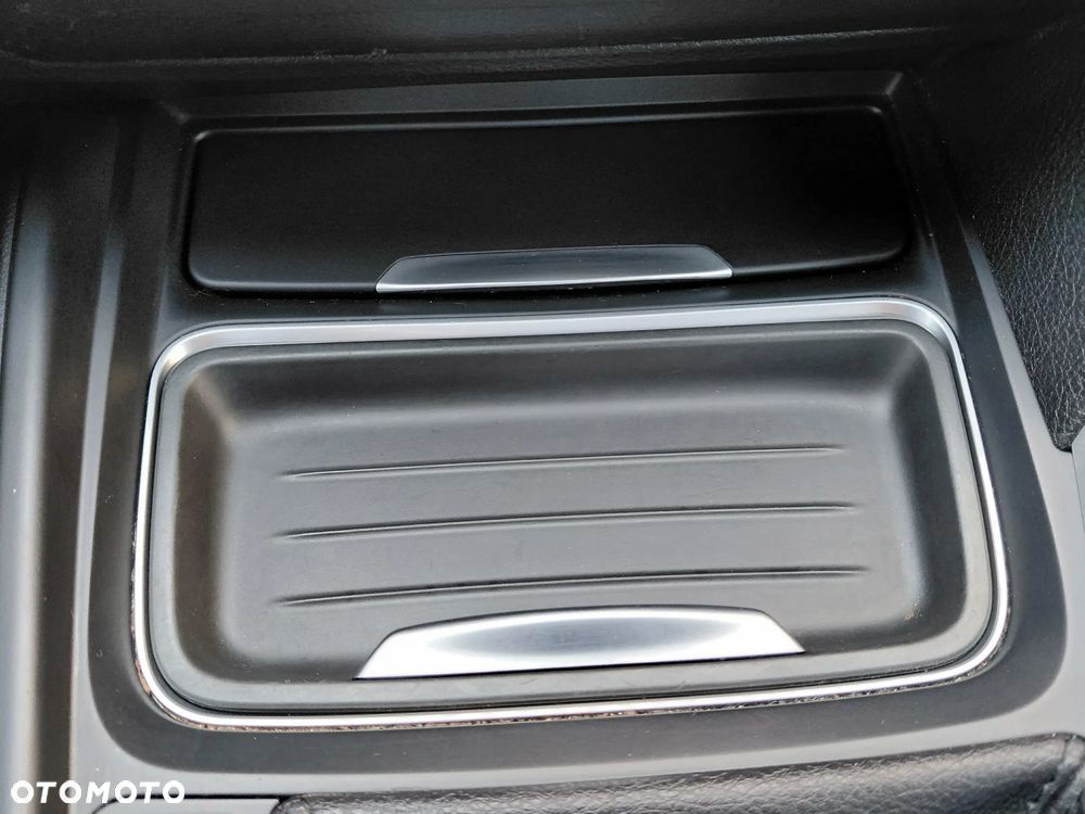 BMW Seria 3 318d Luxury Line - 26