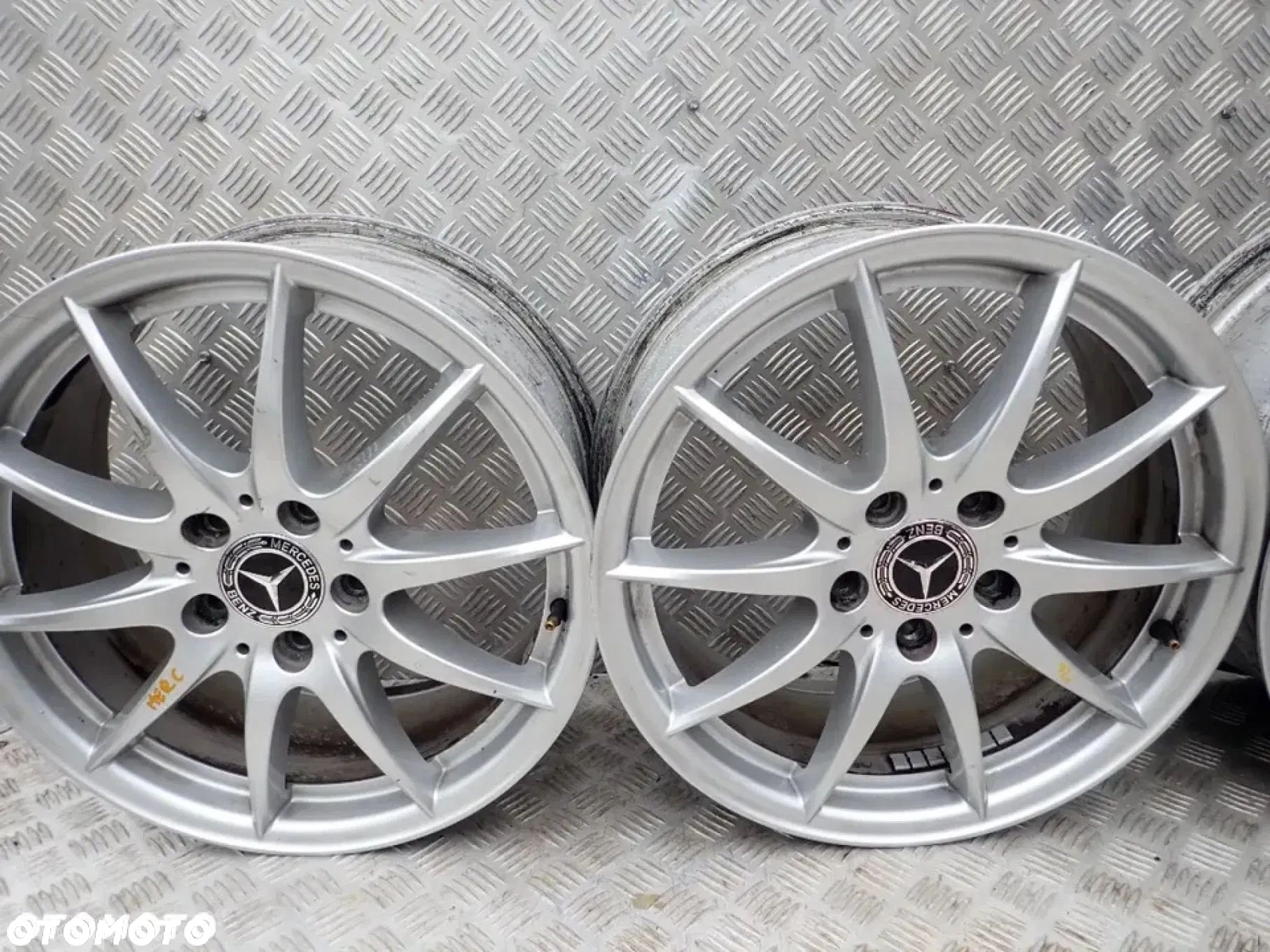 FELGI ALUMINIOWE MERCEDES 7,5JX17 ET 53 5X112 A1664010502 DOSTĘPNE 2 KOMPLETY, 1 Z KOMPLETÓW JEST Z OPONAMI 235/65/17 ZI - 2