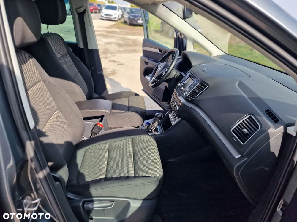 Volkswagen Sharan 2.0 TDI DSG BlueMotion Technology Trendline - 22