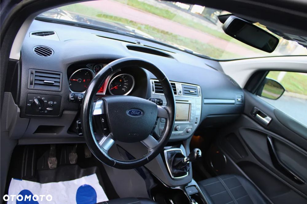 Ford Kuga 2.0 TDCi 2x4 Titanium - 18