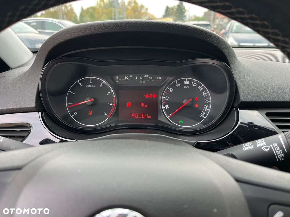 Opel Corsa 1.4 16V Innovation - 14