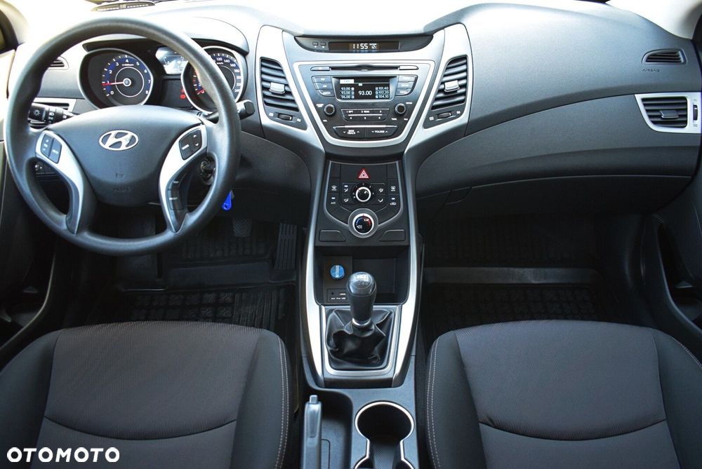 Hyundai Elantra - 16