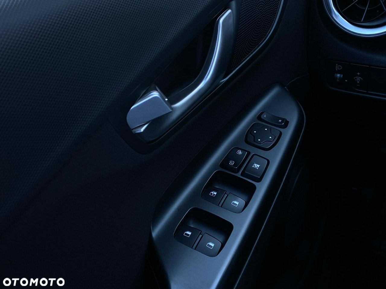 Hyundai Kona - 12
