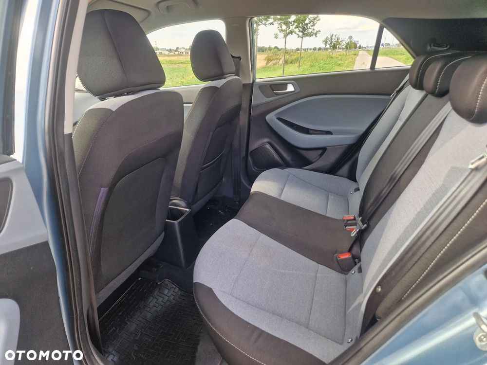 Hyundai i20 - 20
