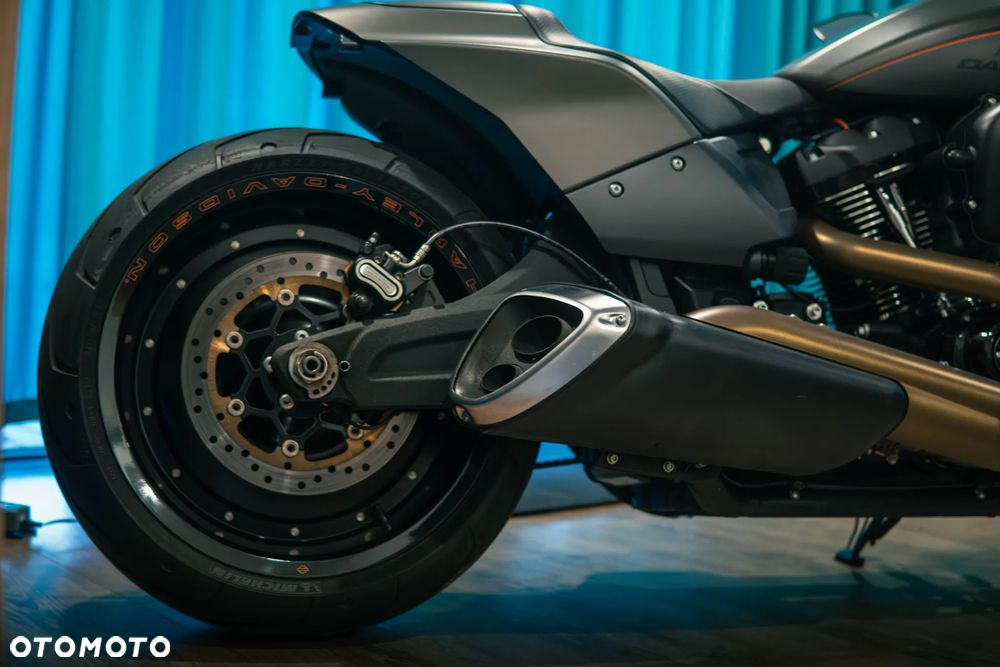 Harley-Davidson Softail FXDR - 5